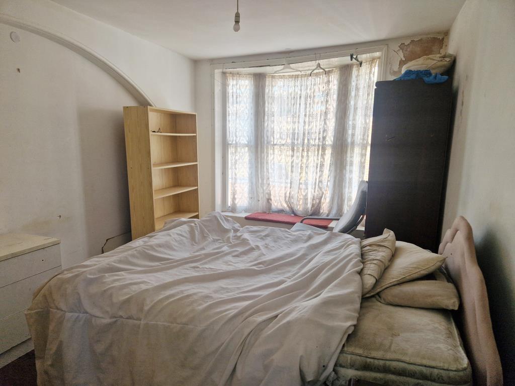 Lot: 126 - FORMER PUB WITH POTENTIAL - Bedroom